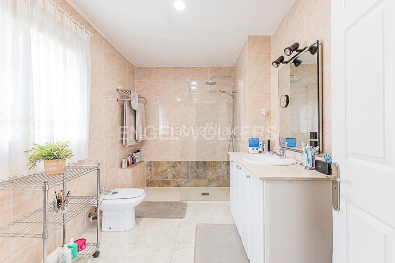 Foto 740c30c2-f532-4604-83ba-494d2156bc87. Casa con riscaldamento parcheggio in Mira-sol Sant Cugat del Vallès