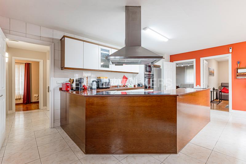 Foto 7828f7d7-3e0d-45d8-929a-d7bdfad3a2b8. Casa con riscaldamento parcheggio in Mira-sol Sant Cugat del Vallès