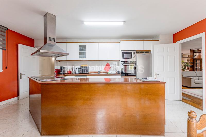 Foto 8f594524-1ef0-4508-85ca-6a15e9c078bf. Casa con riscaldamento parcheggio in Mira-sol Sant Cugat del Vallès