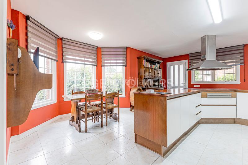 Foto c486c049-4c34-442e-86b3-8eaea2acfdcc. Casa con riscaldamento parcheggio in Mira-sol Sant Cugat del Vallès