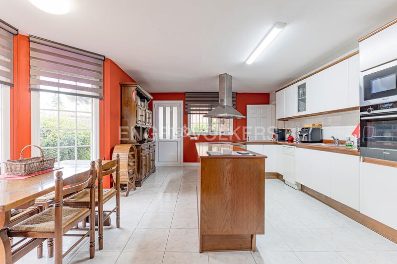 Foto d35df27a-e226-44ab-87e9-03863afbd1eb. Casa con riscaldamento parcheggio in Mira-sol Sant Cugat del Vallès