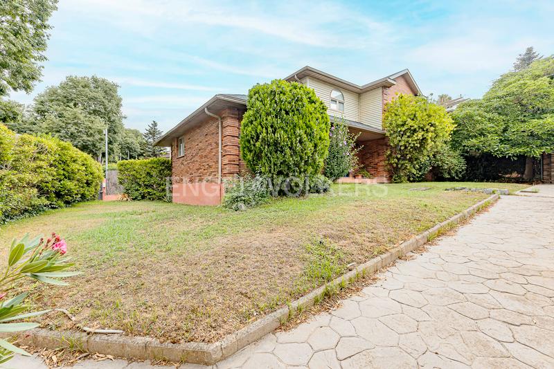 Foto f93a3733-5761-4ae1-8e43-bb4daa011881. Casa con riscaldamento parcheggio in Mira-sol Sant Cugat del Vallès