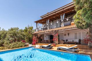 Casa a Vallpineda-Santa Bàrbara. Majestuosa casa de lujo frente al mar en sitges con piscina y vi