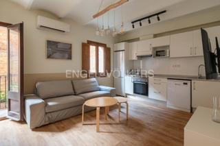 Rent Apartment in Sagrada Família. Piso ideal para estudiantes en example