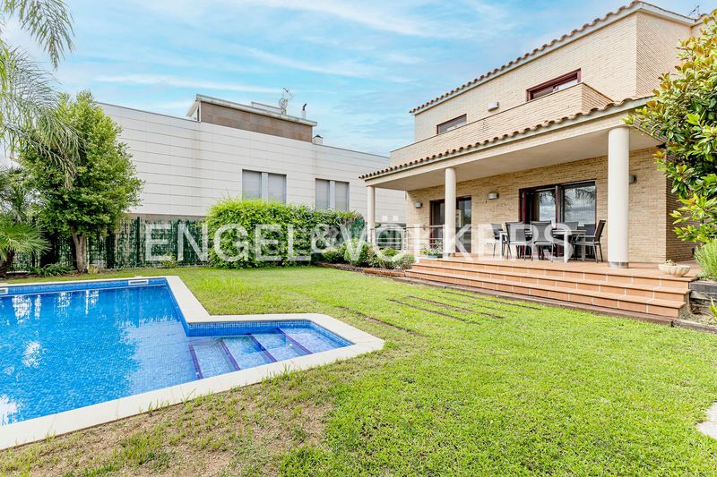 Foto 56f61094-26a8-4903-b33c-713e55a3d401. Casa amb calefacció aparcament piscina a El Tancat-Mas d´en Gual Vendrell (El)