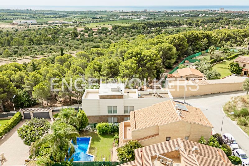 Foto b9516ee3-0424-479e-99d2-9629a4bcc1ad. Casa amb calefacció aparcament piscina a El Tancat-Mas d´en Gual Vendrell (El)