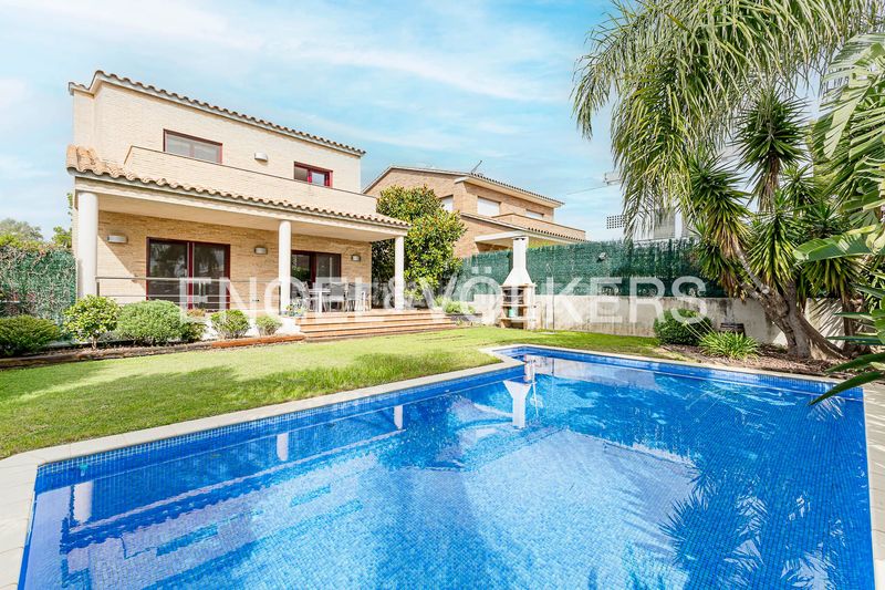 Foto fe61c3f0-98ed-4a08-96e7-3418f0ea4935. Casa amb calefacció aparcament piscina a El Tancat-Mas d´en Gual Vendrell (El)
