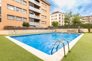 Apartment in Els Canyars. Luminoso piso con terraza 3 habitaciones y 2 baños  piscina comu