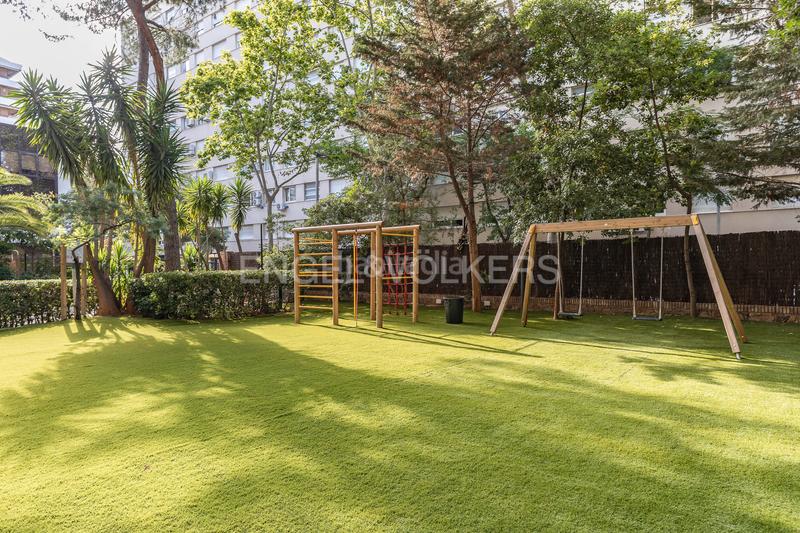 Foto 705ba6ca-1bcf-44e0-bad3-758a4acefd61. Lloguer apartament amb calefacció piscina a Pedralbes Barcelona