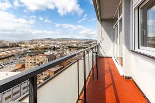 Appartement à La Verneda - La Pau. Atico con balcón