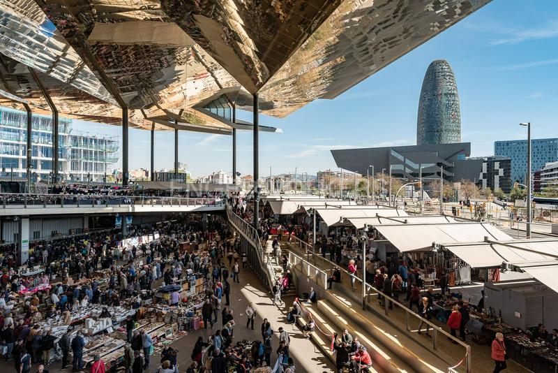 Foto fb705be7-84af-4a38-a03a-fff75f42e7b5. Alquiler apartamento moderno y funcional piso en la rambla temporal en Barcelona
