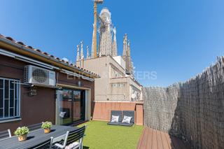 Appartement in Sagrada Família. Fantástico ático con terraza privada y vistas a la sagrada famil