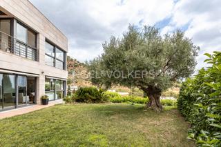 Casa a Ciutat Diagonal. Exclusiva casa unifamiliar con vistas y mucha luz