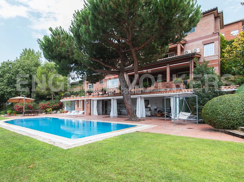 Foto 952b97c5-c3e9-49e1-b5f3-59e788af807d. Casa con riscaldamento parcheggio piscina in Vallvidrera - Tibidabo - Les Planes Barcelona