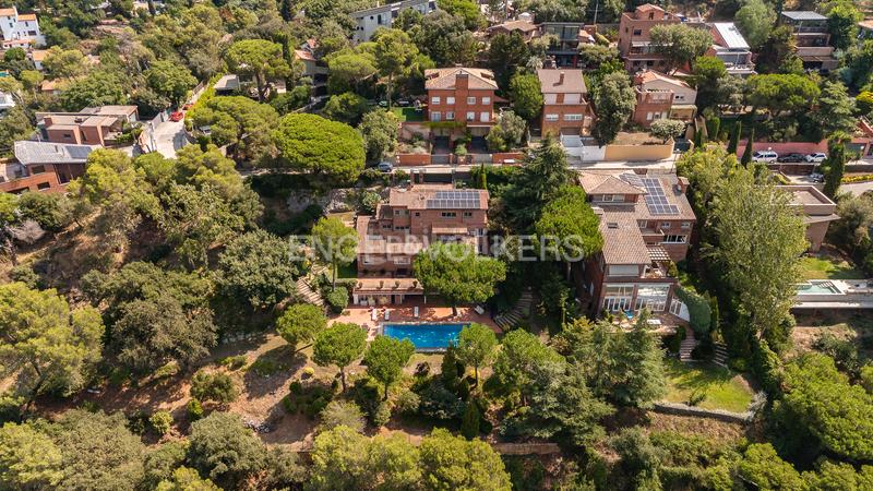 Foto a0785d88-b7fe-4a38-aed8-a302a394ffb3. Casa con riscaldamento parcheggio piscina in Vallvidrera - Tibidabo - Les Planes Barcelona