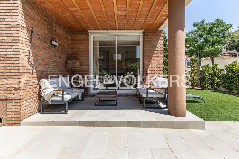 Foto 1c20c452-dc7e-4f2c-a8b0-ffdde87d494c. Casa amb calefacció aparcament piscina a Califòrnia-Santa Madrona Masnou (El)
