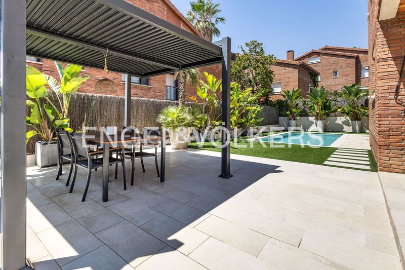 Foto acc3eb2e-ed83-4f34-9e7c-1f873d38c2e3. Casa amb calefacció aparcament piscina a Califòrnia-Santa Madrona Masnou (El)