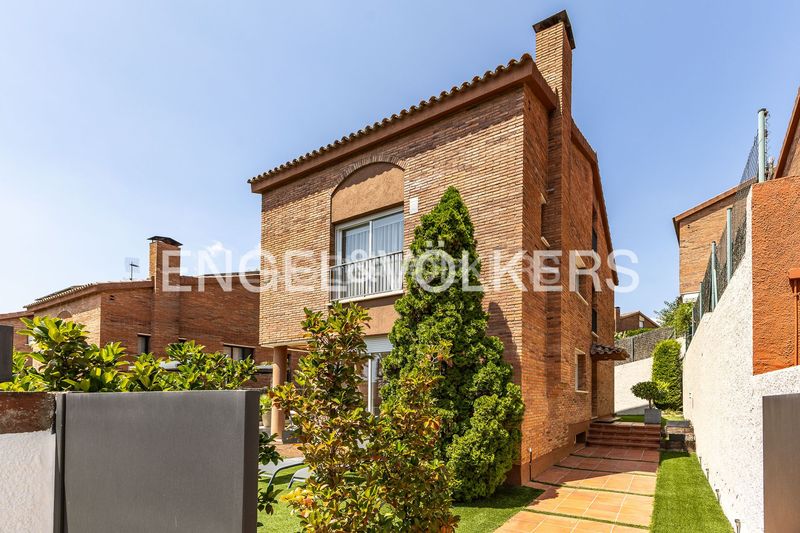 Foto eb681881-05a8-4ca4-a5f8-494af4eddb23. Casa amb calefacció aparcament piscina a Califòrnia-Santa Madrona Masnou (El)
