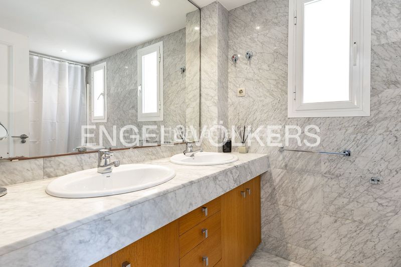 Foto f24ce421-15f0-4ec4-bd75-8a82252eb3c4. Casa amb calefacció aparcament piscina a Califòrnia-Santa Madrona Masnou (El)