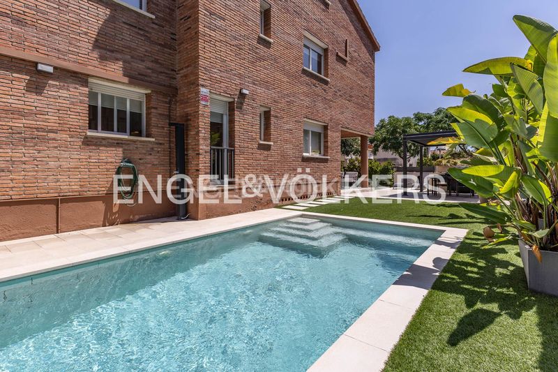 Foto fe4390f0-8a09-4c8b-bb71-ee99818e0f33. Casa amb calefacció aparcament piscina a Califòrnia-Santa Madrona Masnou (El)