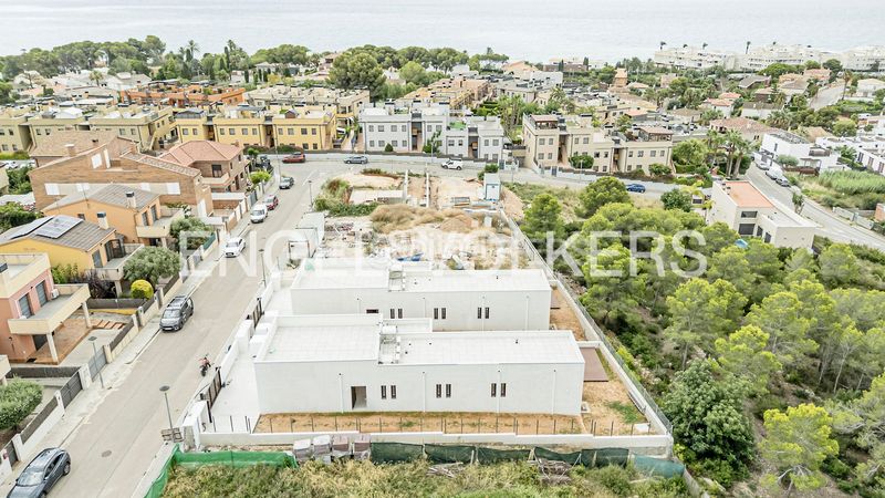 Foto ba3e3f3d-7fa2-4276-89ff-41be7ed73016. Casa amb calefacció aparcament piscina a Coma-ruga platja Coma-ruga