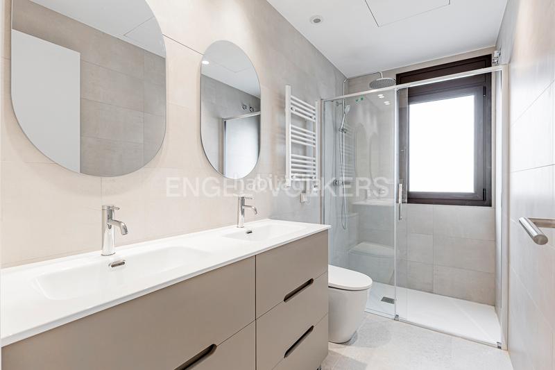 Foto f4e8b601-8448-42dc-b53d-eca6d9a66652. Casa viviendas unifamiliares con excelentes vistas al mar en Coma-ruga