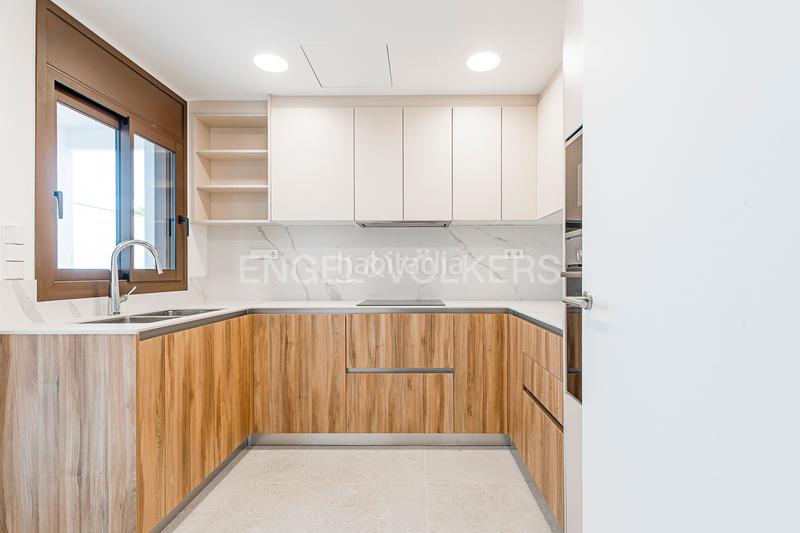 Foto fef71888-d4fe-45b7-b7cd-7f663e86c76f. Casa viviendas unifamiliares con excelentes vistas al mar en Coma-ruga