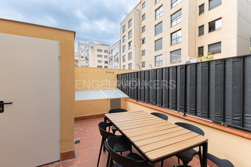 Foto 04a5bec7-e4a3-4b07-9c1d-45cdd467fc5b. Alquiler apartamento espectacular piso de alquiler temporal, reformado con encanto y gran terraza privada en Barcelona