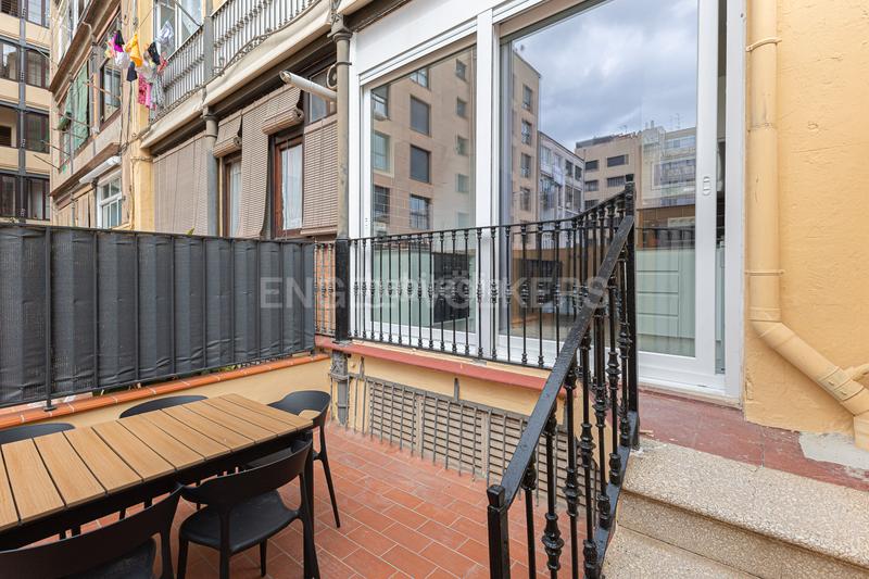Foto 262aed17-7b6d-4d74-889f-fed27d3a3147. Alquiler apartamento espectacular piso de alquiler temporal, reformado con encanto y gran terraza privada en Barcelona