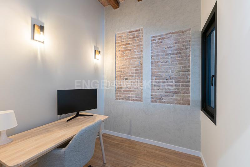 Foto 34f04a87-9a94-45fa-a8e5-5c9e995243f1. Alquiler apartamento espectacular piso de alquiler temporal, reformado con encanto y gran terraza privada en Barcelona