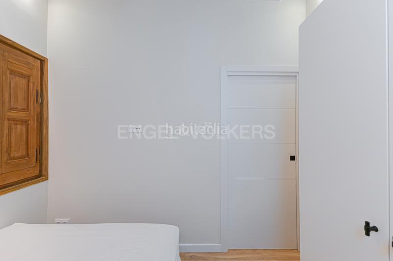 Foto 3b4f495d-6561-4dfd-9569-42a6e9377032. Alquiler apartamento espectacular piso de alquiler temporal, reformado con encanto y gran terraza privada en Barcelona