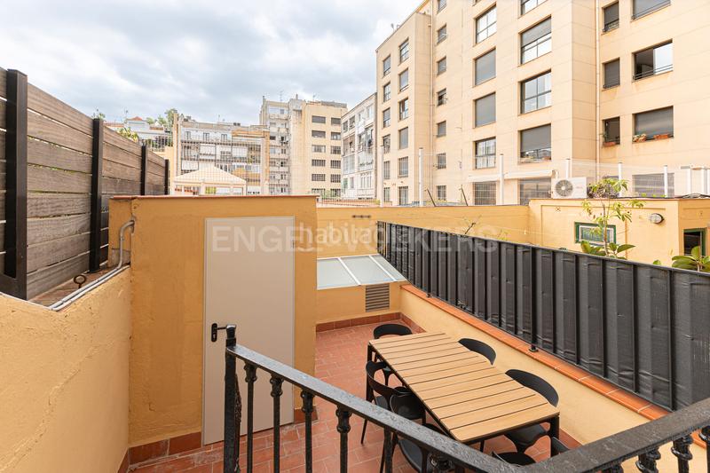 Foto 47a92abb-812e-486e-b5ee-4c215c4f16c4. Alquiler apartamento espectacular piso de alquiler temporal, reformado con encanto y gran terraza privada en Barcelona