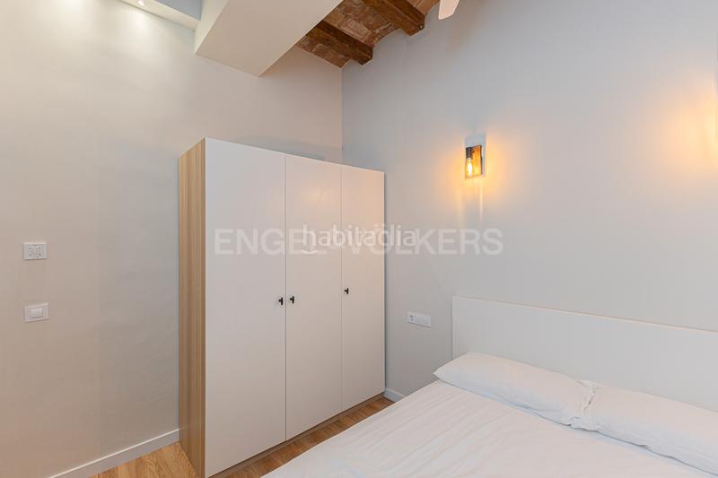 Foto 50bd9a9e-139d-4402-81b6-0e5df990c4b9. Alquiler apartamento espectacular piso de alquiler temporal, reformado con encanto y gran terraza privada en Barcelona
