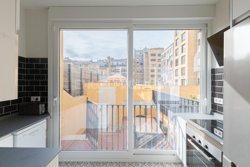 Foto 54adca58-84e5-408b-a1c7-f43caf40ab61. Alquiler apartamento espectacular piso de alquiler temporal, reformado con encanto y gran terraza privada en Barcelona