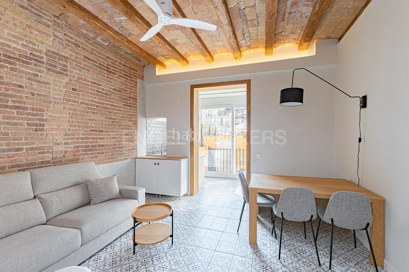 Foto 65050f8c-7496-4272-b3ec-02e089deab26. Alquiler apartamento espectacular piso de alquiler temporal, reformado con encanto y gran terraza privada en Barcelona