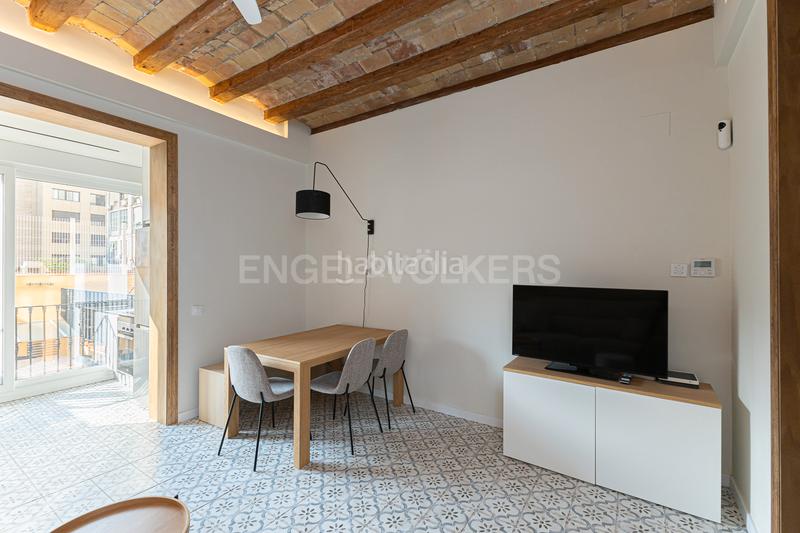 Foto 778fbd2a-39df-43ea-9b5f-c67e20f35888. Alquiler apartamento espectacular piso de alquiler temporal, reformado con encanto y gran terraza privada en Barcelona