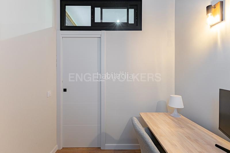 Foto 8da8b20f-30b2-4d29-a64a-b69a71415ea8. Alquiler apartamento espectacular piso de alquiler temporal, reformado con encanto y gran terraza privada en Barcelona