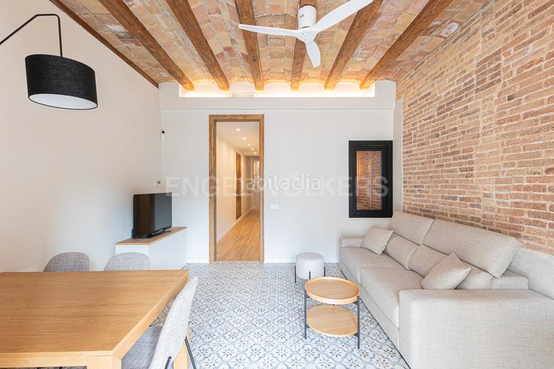 Foto 902c493c-aa9d-47d7-9fbf-aaabb24fad07. Alquiler apartamento espectacular piso de alquiler temporal, reformado con encanto y gran terraza privada en Barcelona