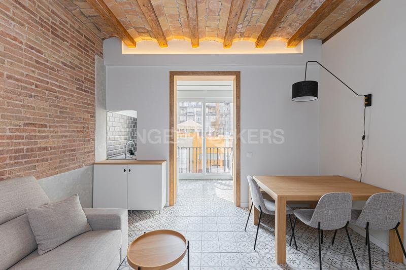 Foto 953608d4-e1d7-45a2-8366-560d947b2c38. Alquiler apartamento espectacular piso de alquiler temporal, reformado con encanto y gran terraza privada en Barcelona