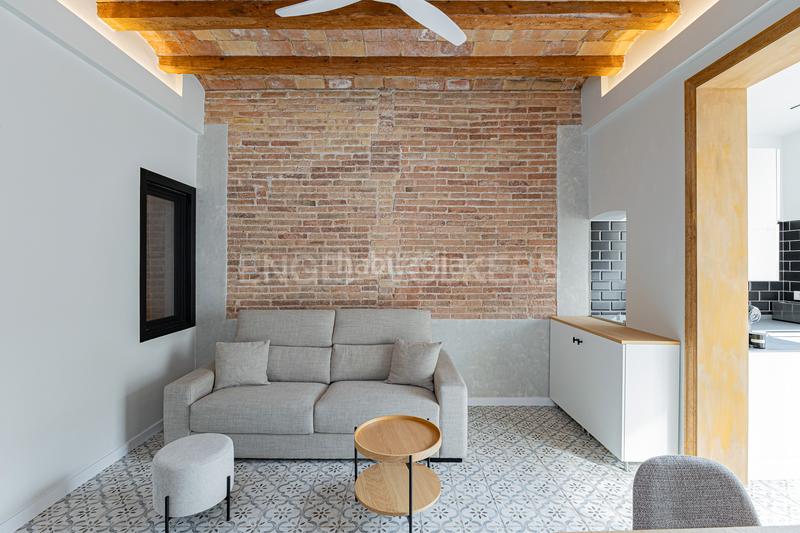 Foto d6d7484c-8d54-4624-829f-f0ccfa54faec. Alquiler apartamento espectacular piso de alquiler temporal, reformado con encanto y gran terraza privada en Barcelona