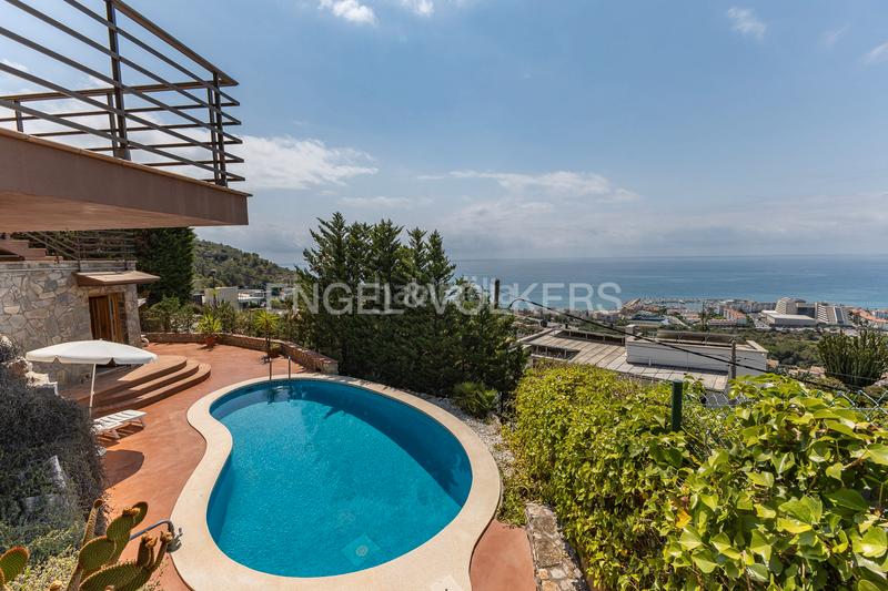 Foto 1622271e-427a-481c-807e-e8b072616ee5. Casa con riscaldamento parcheggio piscina in Levantina - Montgavina - Quintmar Sitges