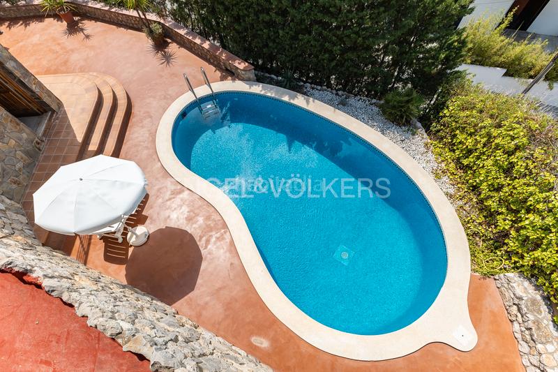 Foto 1b74b576-bb38-4889-8608-29a7a212e6dd. Casa con riscaldamento parcheggio piscina in Levantina - Montgavina - Quintmar Sitges