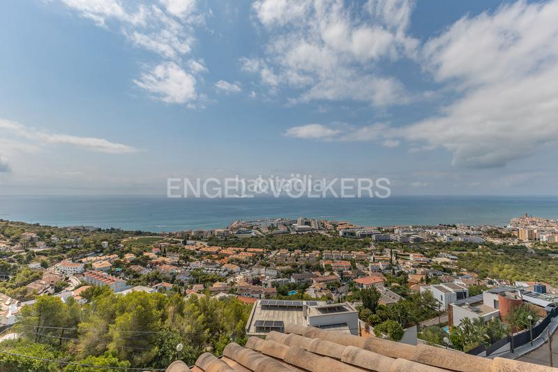 Foto 21f72a56-4c22-44c5-ac17-247e4cb0e8fb. Casa con riscaldamento parcheggio piscina in Levantina - Montgavina - Quintmar Sitges