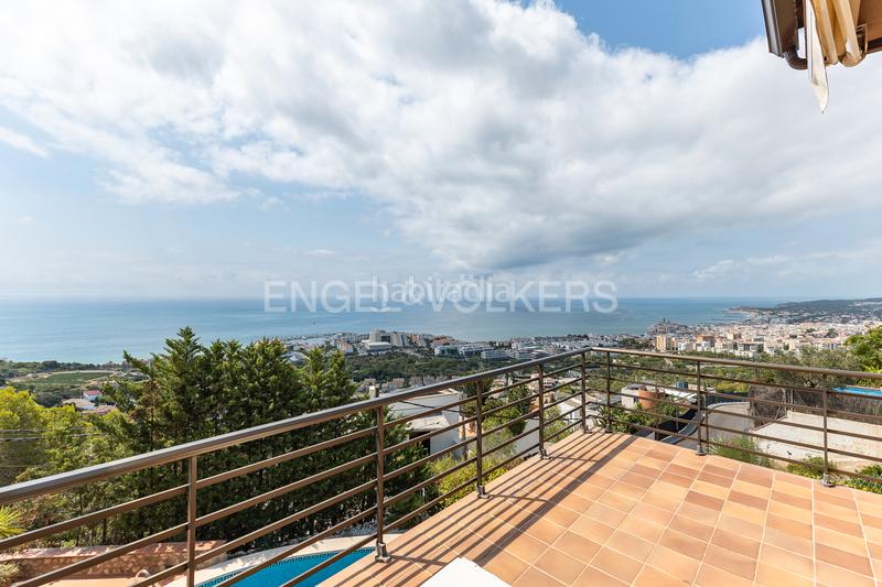 Foto 24b7f53d-01d7-4202-96c9-fa48a3e71b0b. Casa con riscaldamento parcheggio piscina in Levantina - Montgavina - Quintmar Sitges