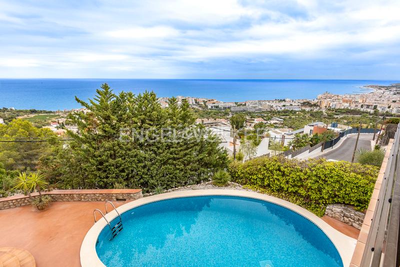 Foto 293b045f-1a18-4812-8fd4-b92700fb8186. Casa con riscaldamento parcheggio piscina in Levantina - Montgavina - Quintmar Sitges