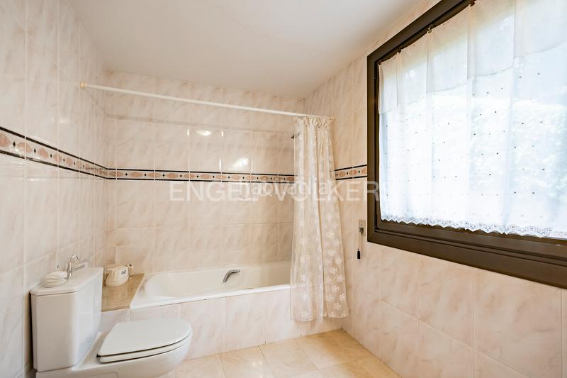 Foto 44f29bc8-72d2-4c96-830a-7a1acf74e0f5. Casa con riscaldamento parcheggio piscina in Levantina - Montgavina - Quintmar Sitges