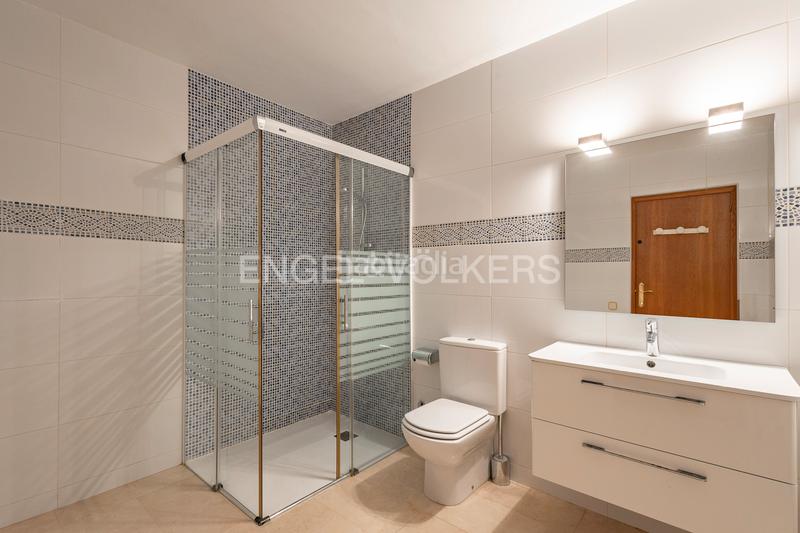 Foto 4e903f3e-9a09-41d6-86fa-c91b5656546a. Casa con riscaldamento parcheggio piscina in Levantina - Montgavina - Quintmar Sitges