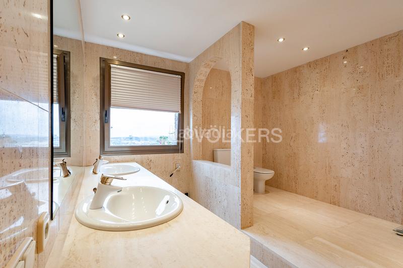 Foto 56d4f5d2-e2c4-4a0f-8467-dd47d500e092. Casa con riscaldamento parcheggio piscina in Levantina - Montgavina - Quintmar Sitges