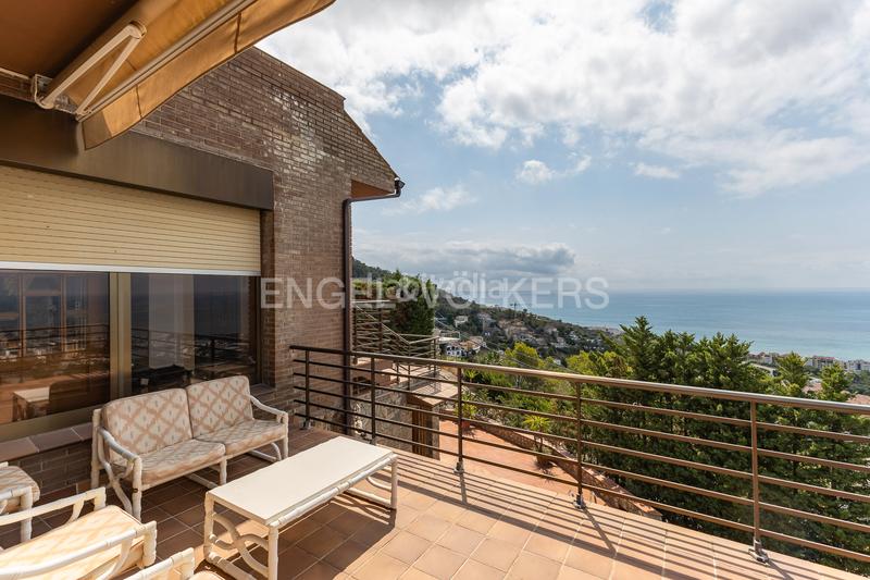 Foto 785b69ee-abca-4515-a9b1-dd5672651c03. Casa con riscaldamento parcheggio piscina in Levantina - Montgavina - Quintmar Sitges