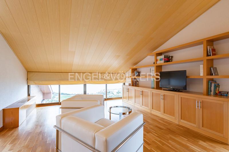 Foto 9c01363e-71a7-4e45-b271-ec7c326adefe. Casa con riscaldamento parcheggio piscina in Levantina - Montgavina - Quintmar Sitges